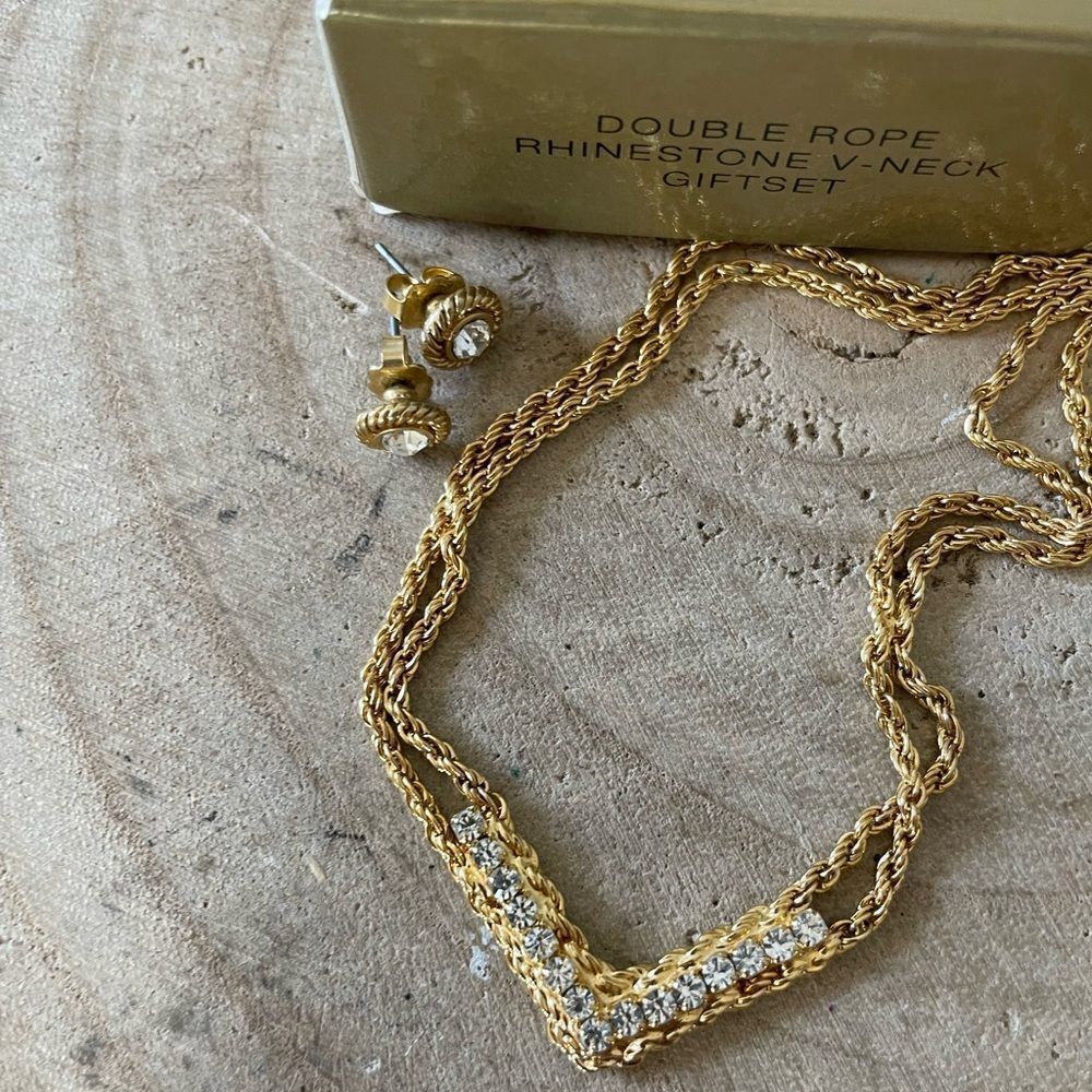 Avon Double Rope V-Neck Necklace and Matching Earrings - Picture 2 of 6